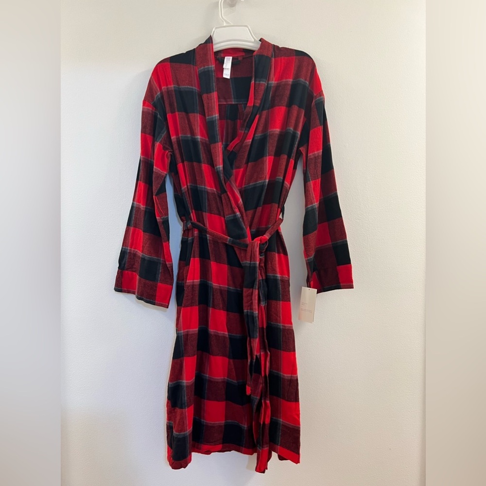 STARS ABOVE Perfectly Cozy Buffalo Check Flannel Robe in Red B2. - Picture 7 of 11